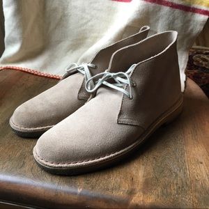 WORN TWICE! Clark’s Desert Boot w/ crepe sole, 10